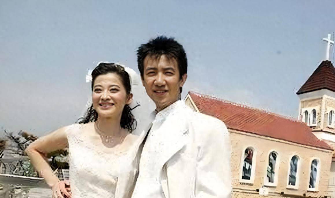 刚火就要离婚多年后两人状况天差地别凯发k8登录梅婷：花5年捧红的丈夫(图5)