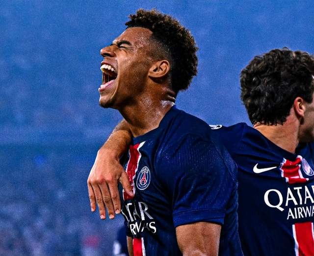 年欧冠圆梦加冕4冠王喜极而泣5-0夺冠！巴黎创历史：55(图5)