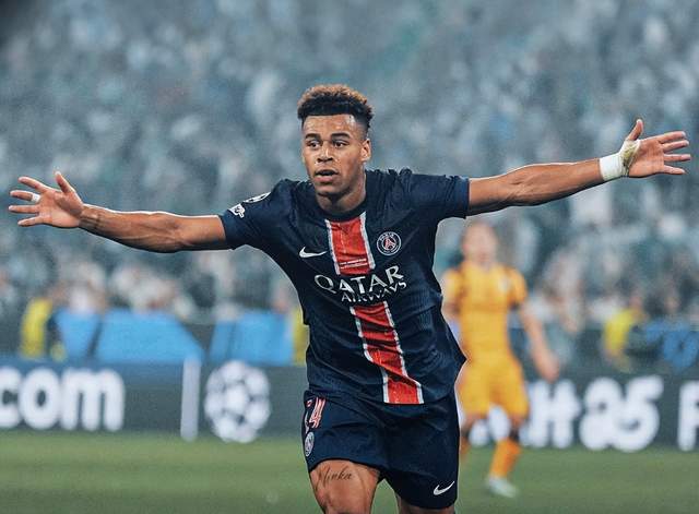 年欧冠圆梦加冕4冠王喜极而泣5-0夺冠！巴黎创历史：55(图7)