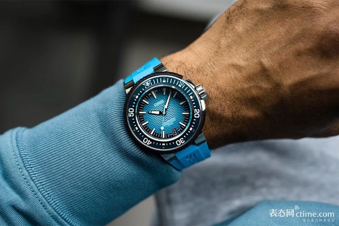 性能兼具堪称今夏最“浪”潜水表！预算8k起这6块表耐用扛造颜值(图9)