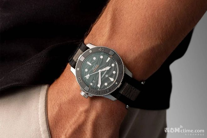 性能兼具堪称今夏最“浪”潜水表！预算8k起这6块表耐用扛造颜值(图15)